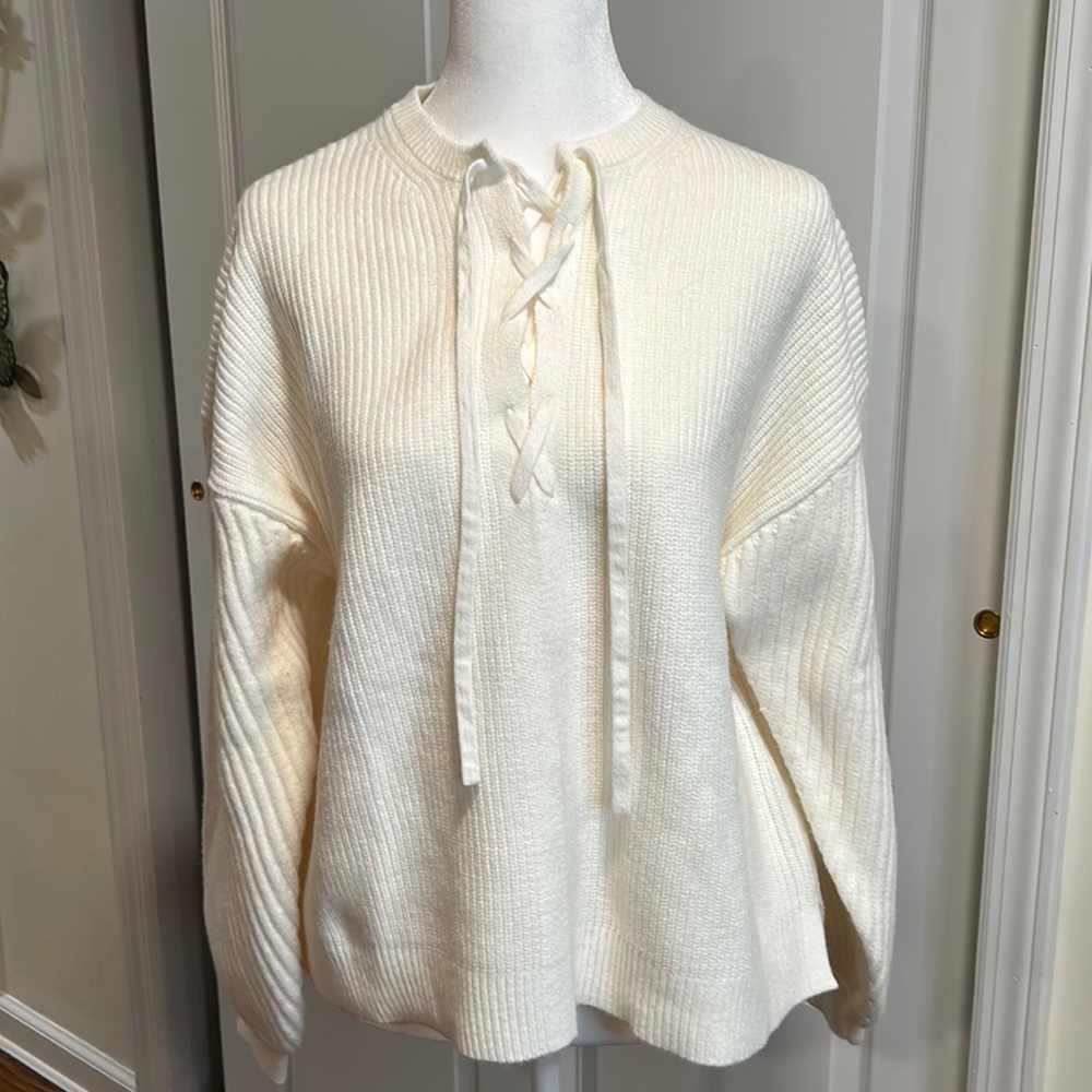 ON SALE!BRAND NEW ANN TAYLOR off-white soft and cozy sweater with tie in a large